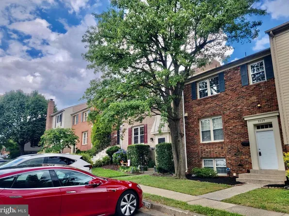 8029 Sleepy View Ln, Springfield, VA 22153
