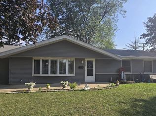 1939 Weston Ln, Schaumburg, IL 60193