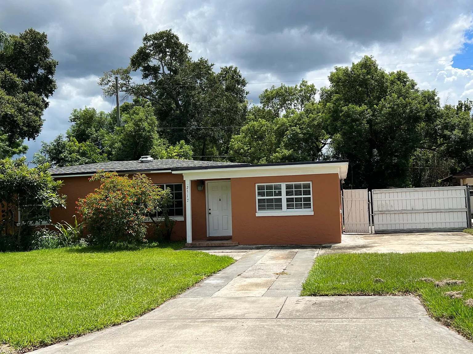 2512 Weber St — Photo 1