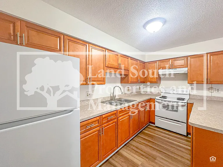 817 W Carole St #11 — Photo 4