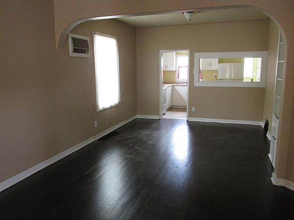 3rd image of 1420 E 6th St