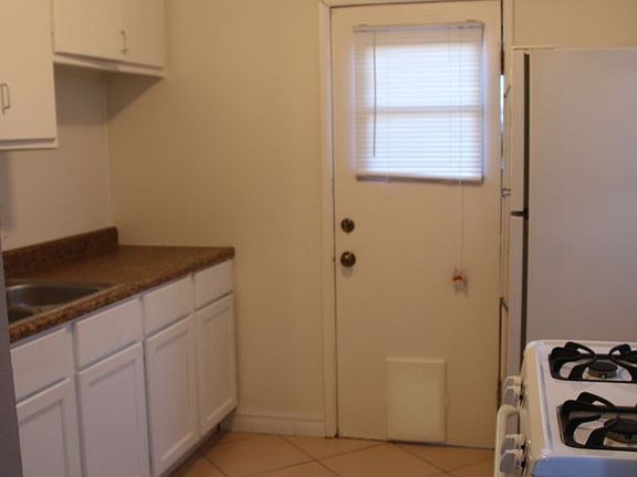 4th image of 1308 1/2 Amapola Ave