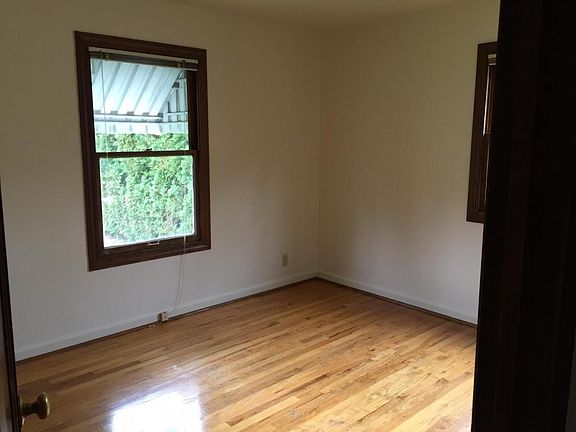 4th image of 3714 E 8th St