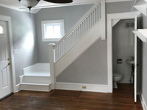 3rd image of 819 Farnham St