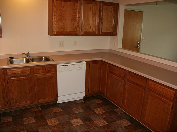 5th image of 9125 University Ave APT 1