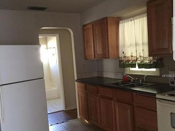 3rd image of 1310 North Ave