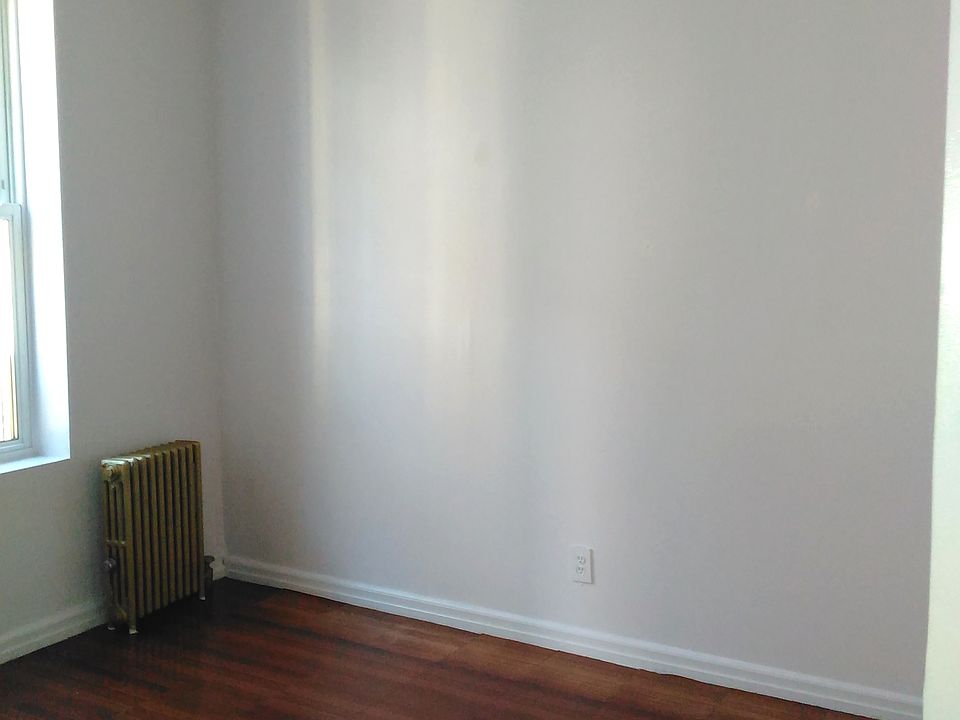 2nd image of 342 E 98th St APT 1R