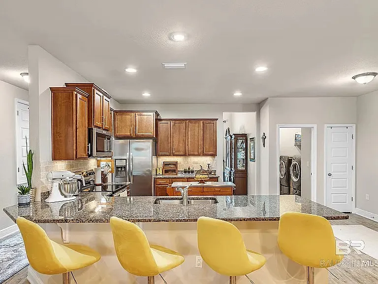 335 Thornhill Cir — Photo 12