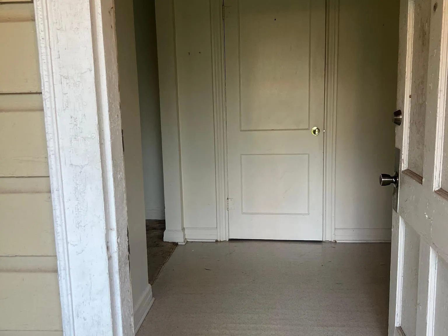 973 N Bowie St — Photo 4