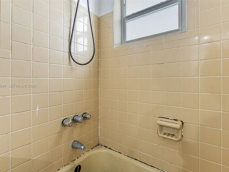 1100 W 35th St #23 — Photo 23