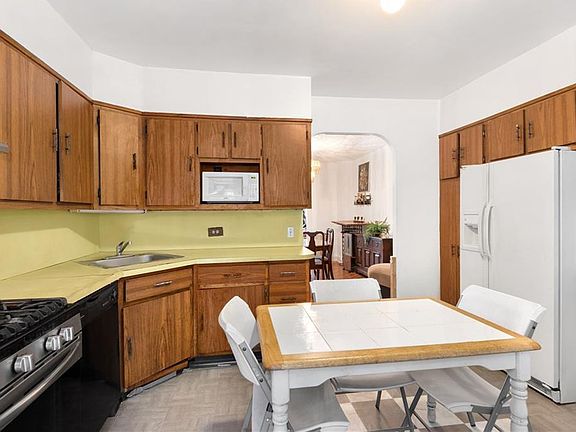 5th image of 115 E 29th St