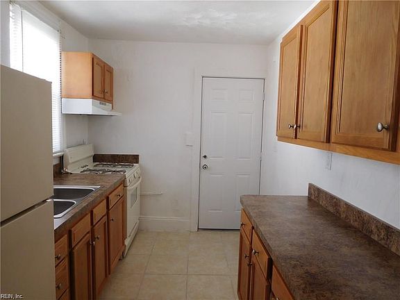 3rd image of 3306 Omohundro Ave #B