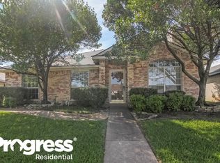932 Crestwood Dr, Cedar Hill, TX 75104