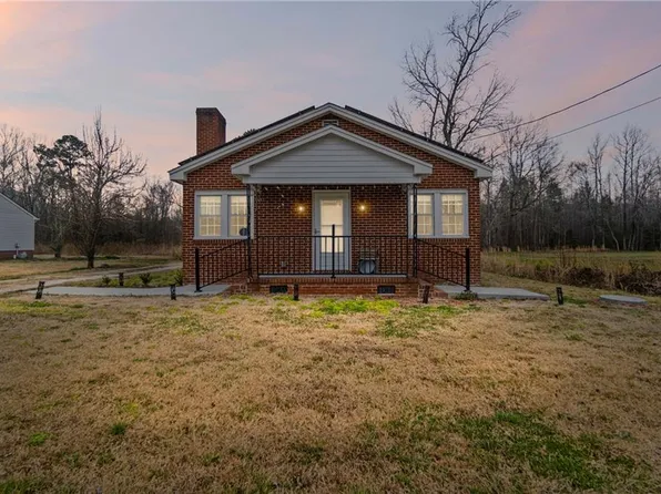 7622 S Quay Rd, Suffolk, VA 23437