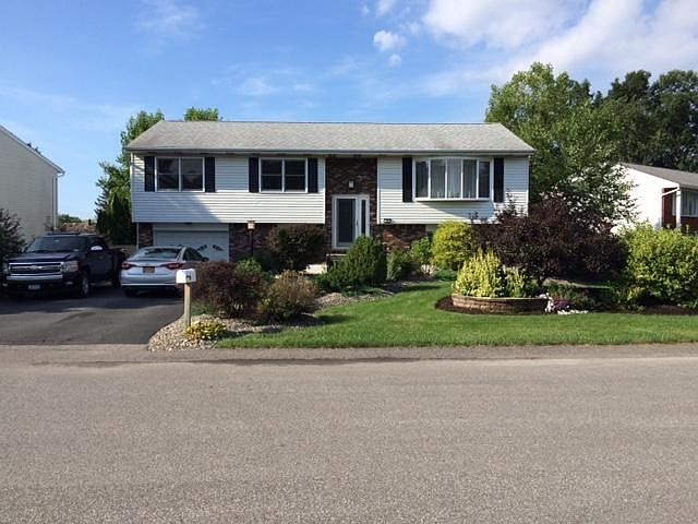 1st image of 8 Oakwood Dr W