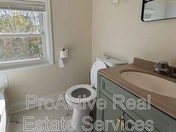 4th image of 1018 Wolcott Ave #B