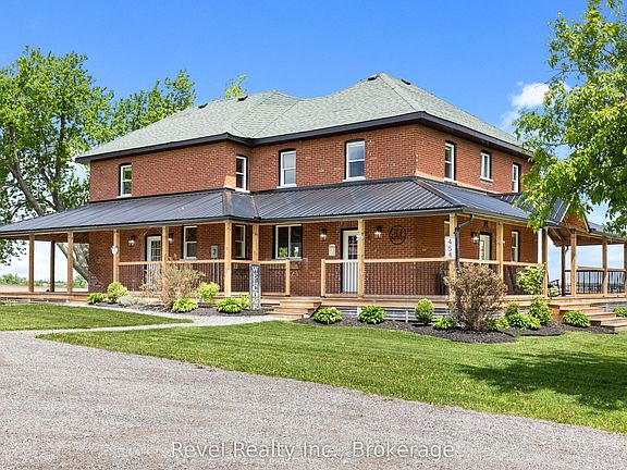 3rd image of 454 Colborne St W