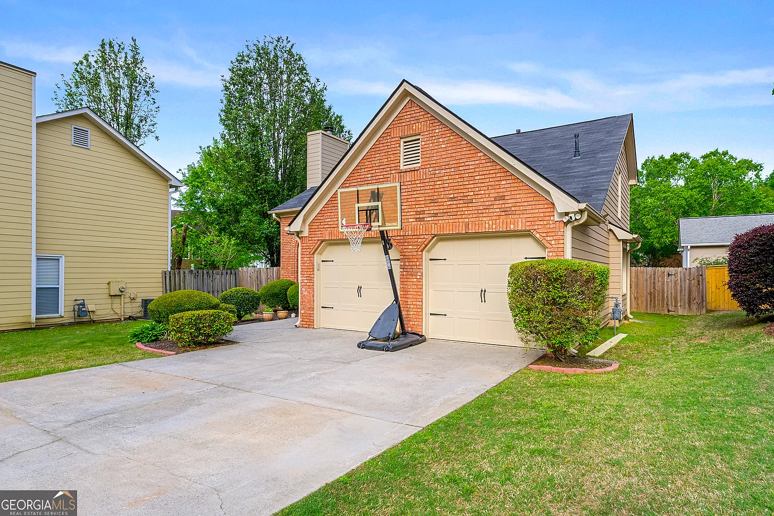 320 Devon Ct photo 1