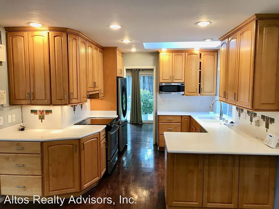 1st image of 831 Rubis Dr