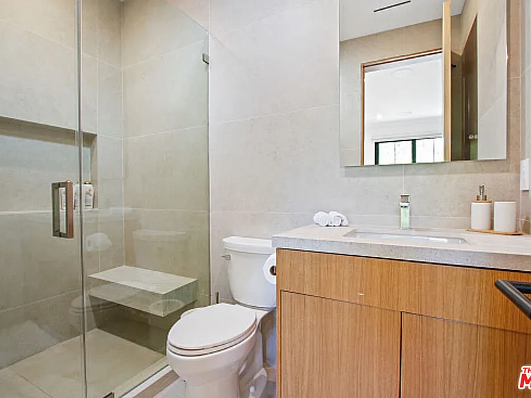 9451 Sunset Blvd — Photo 41