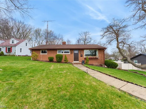 311 Rose Lane St SE, North Canton, OH 44720