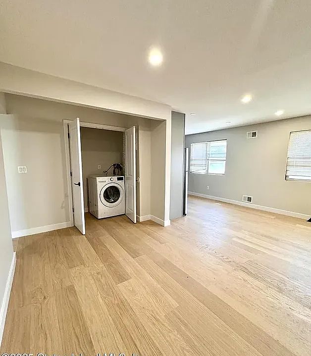 1st image of 33 Gower St #1A
