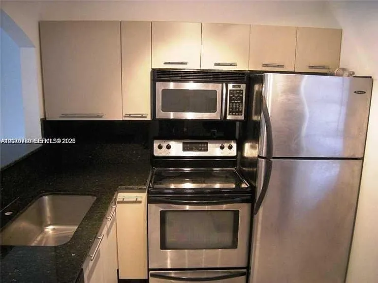 701 Euclid Ave #403 — Photo 5