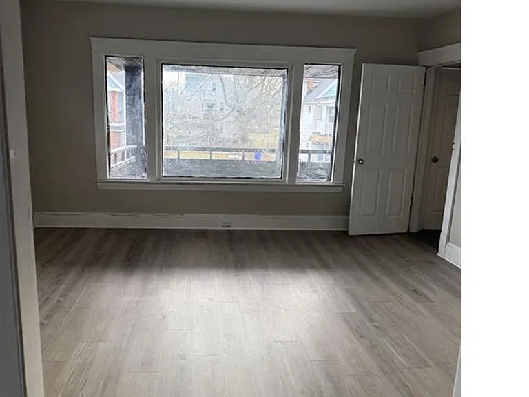 11903 Fairport Ave — Photo 16