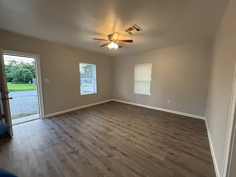 3406 Memel St — Photo 2