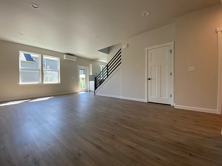 2058 Aaron Dr — Photo 20