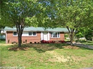1212 W Virginia St, Mayodan, NC 27027