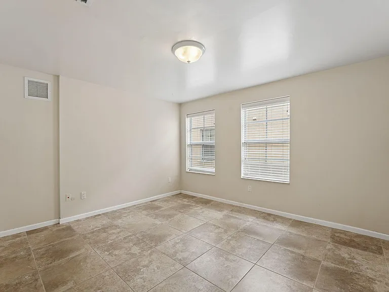 819 SW 7th Ave — Photo 21