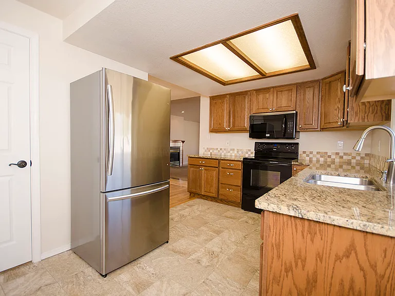 5513 N Creswell Ave — Photo 6