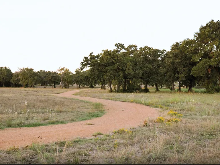 a bike ride away to the main Circle C trails, playgrounds and fields