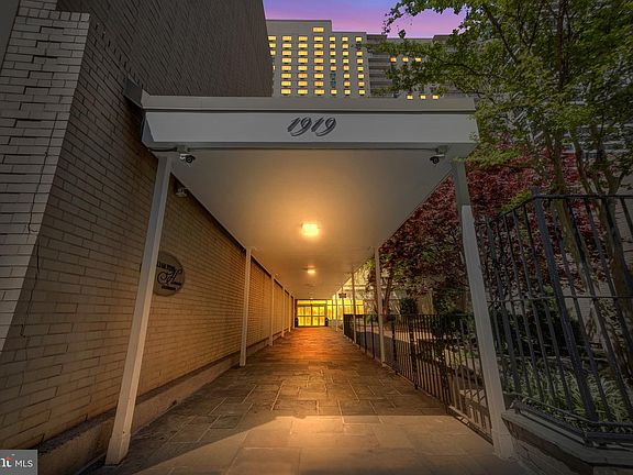 2nd image of 1919 Chestnut St