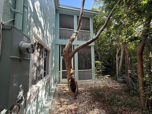 5th image of 809 Miramar Dr