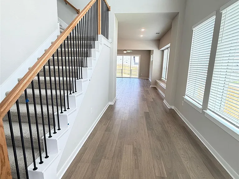 745 Beaverton Dr — Photo 4