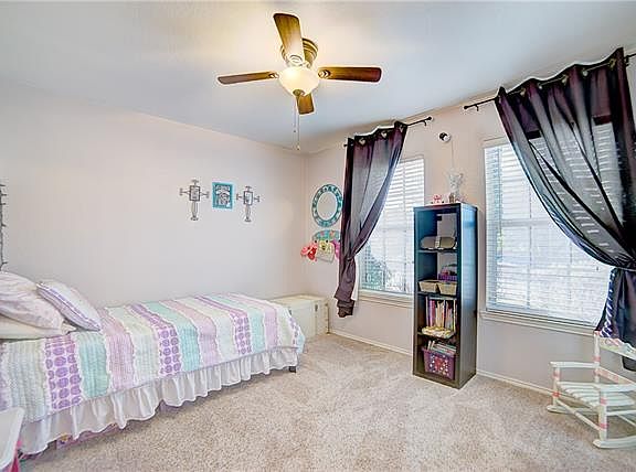 4th image of 2633 Elderberry Ln