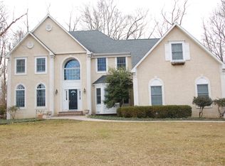 13 Sutton Farm Rd, Flemington, NJ 08822