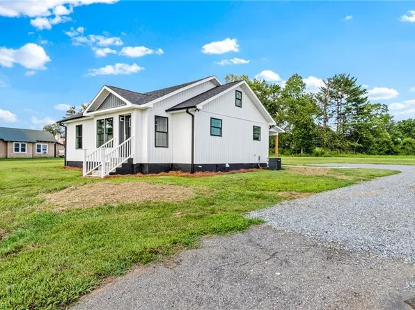 3036 Us Highway 21, Hamptonville, NC 27020