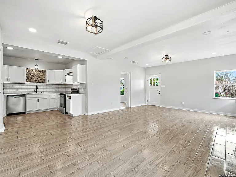 452 Gulf St — Photo 2