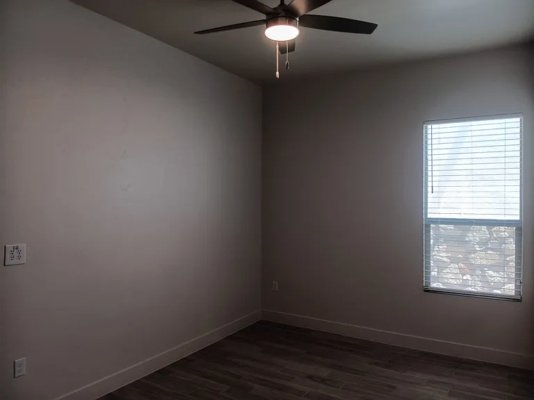 824 Durham Way — Photo 31