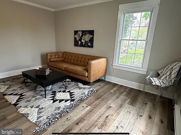 3rd image of 119 Railroad Ave