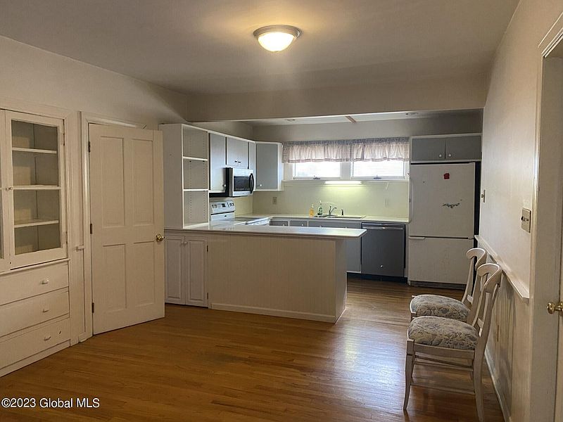 3rd image of 1562 State Street