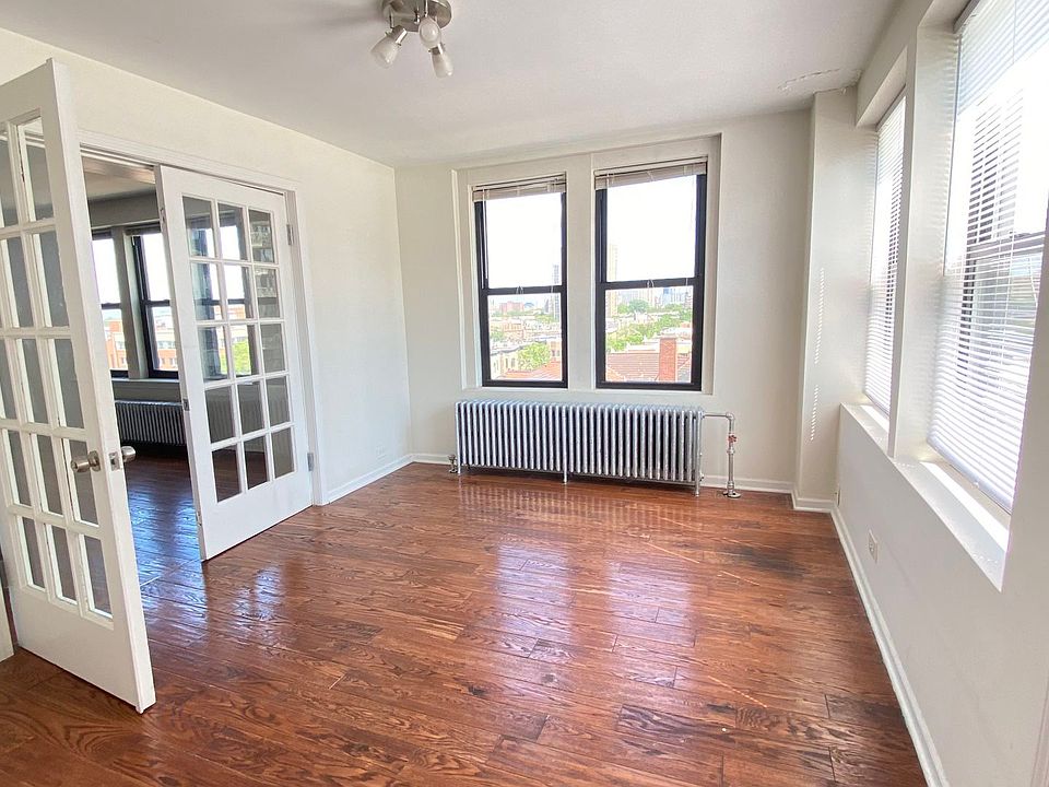 1st image of 3931 N Clarendon Ave Unit Penthouse 701