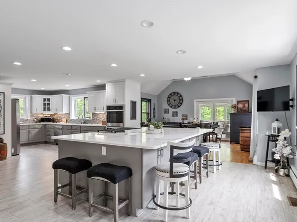 79 Tyler Rd, Townsend, MA 01469