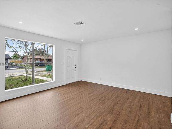 3rd image of 7721 NW 35th St