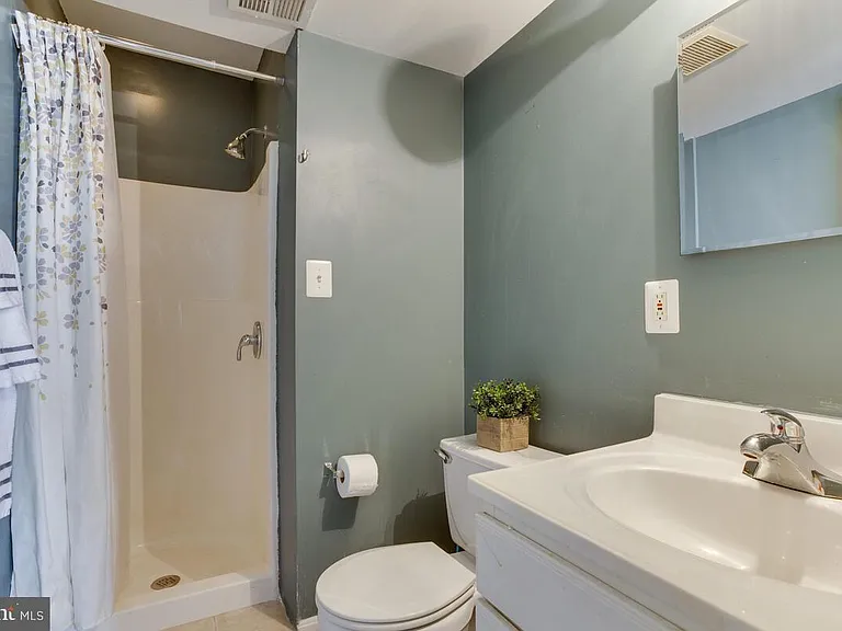 2500 Markham Ln — Photo 9