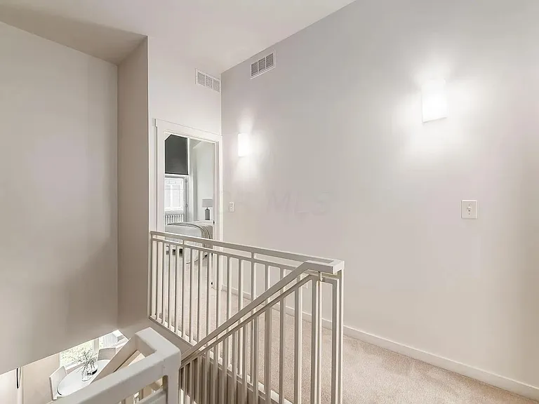 988 S Front St — Photo 19