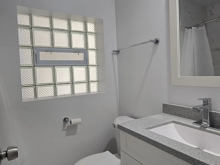 2451 N Ridgeway Ave #G — Photo 14
